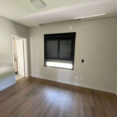 Casa Residencial com 149m², 3 quartos (sendo 3 suítes), 2 garagens, no bairro Santo Antônio De Lisboa em Florianópolis