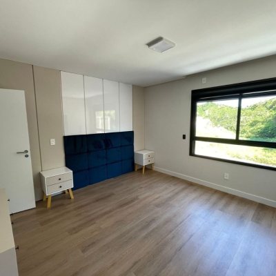 Casa Residencial com 149m², 3 quartos (sendo 3 suítes), 2 garagens, no bairro Santo Antônio De Lisboa em Florianópolis