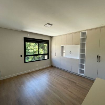 Casa Residencial com 149m², 3 quartos (sendo 3 suítes), 2 garagens, no bairro Santo Antônio De Lisboa em Florianópolis