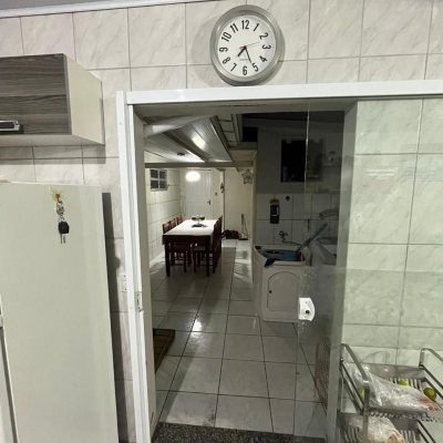 Casa Residencial com 120m², 3 quartos, 1 suíte, 2 garagens, no bairro São João Do Rio Vermelho em Florianópolis