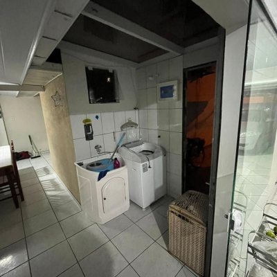Casa Residencial com 120m², 3 quartos, 1 suíte, 2 garagens, no bairro São João Do Rio Vermelho em Florianópolis
