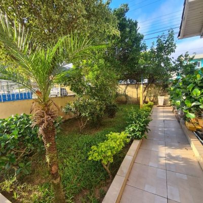 Casa Residencial com 120m², 3 quartos, 1 suíte, 2 garagens, no bairro São João Do Rio Vermelho em Florianópolis