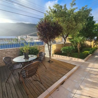 Casa Residencial com 120m², 3 quartos, 1 suíte, 2 garagens, no bairro São João Do Rio Vermelho em Florianópolis