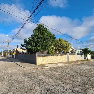 Casa Residencial com 120m², 3 quartos, 1 suíte, 2 garagens, no bairro São João Do Rio Vermelho em Florianópolis