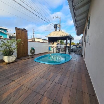 Casa Residencial com 120m², 3 quartos, 1 suíte, 2 garagens, no bairro São João Do Rio Vermelho em Florianópolis