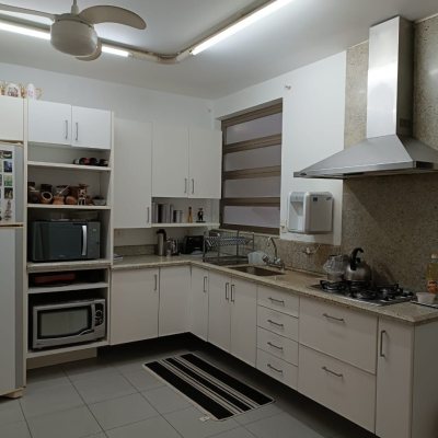 Apartamentos com 178m², 4 quartos, 1 suíte, 2 garagens, no bairro Agronômica em Florianópolis