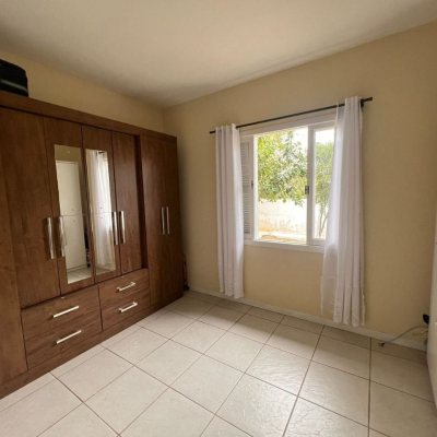 Casa Residencial com 150m², 3 quartos, 1 suíte, 2 garagens, no bairro São João Do Rio Vermelho em Florianópolis