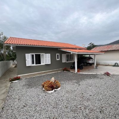 Casa Residencial com 150m², 3 quartos, 1 suíte, 2 garagens, no bairro São João Do Rio Vermelho em Florianópolis