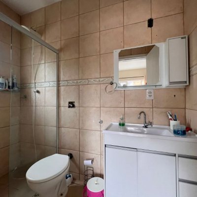 Casa Residencial com 150m², 3 quartos, 1 suíte, 2 garagens, no bairro São João Do Rio Vermelho em Florianópolis