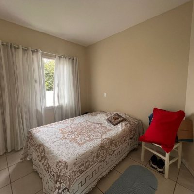 Casa Residencial com 150m², 3 quartos, 1 suíte, 2 garagens, no bairro São João Do Rio Vermelho em Florianópolis