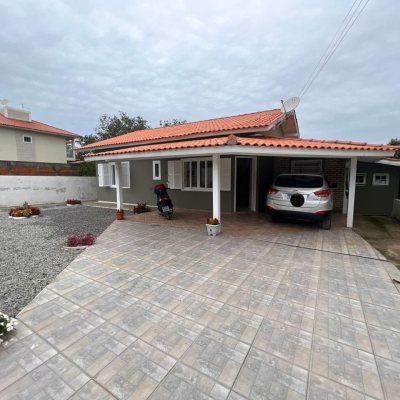 Casa Residencial com 150m², 3 quartos, 1 suíte, 2 garagens, no bairro São João Do Rio Vermelho em Florianópolis
