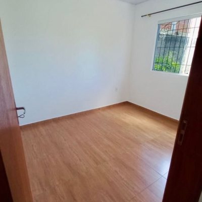 Casa Residencial com 60m², 2 quartos, 1 garagem, no bairro São João Do Rio Vermelho em Florianópolis