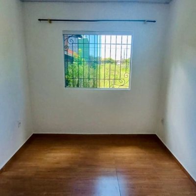 Casa Residencial com 60m², 2 quartos, 1 garagem, no bairro São João Do Rio Vermelho em Florianópolis