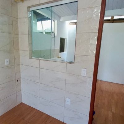 Casa Residencial com 60m², 2 quartos, 1 garagem, no bairro São João Do Rio Vermelho em Florianópolis