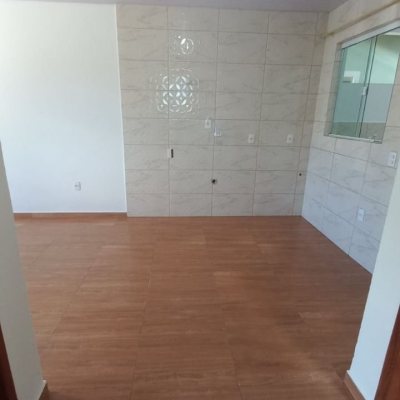 Casa Residencial com 60m², 2 quartos, 1 garagem, no bairro São João Do Rio Vermelho em Florianópolis