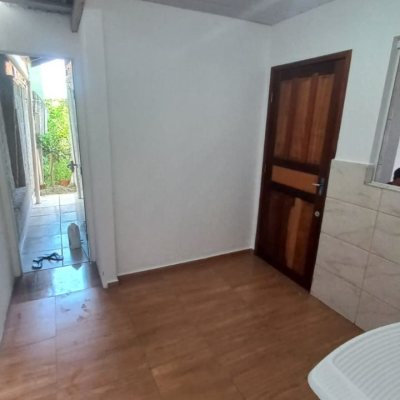 Casa Residencial com 60m², 2 quartos, 1 garagem, no bairro São João Do Rio Vermelho em Florianópolis