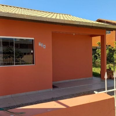 Casa Residencial com 60m², 2 quartos, 1 garagem, no bairro São João Do Rio Vermelho em Florianópolis