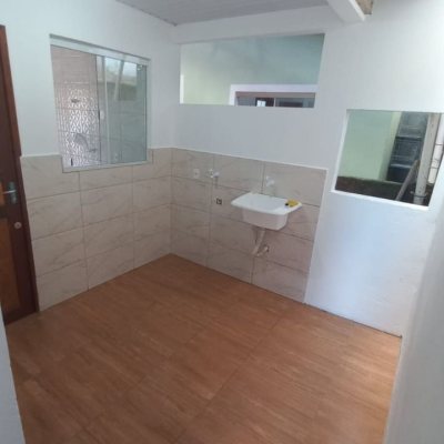 Casa Residencial com 60m², 2 quartos, 1 garagem, no bairro São João Do Rio Vermelho em Florianópolis