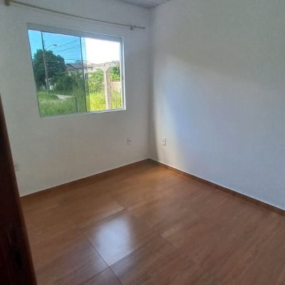 Casa Residencial com 60m², 2 quartos, 1 garagem, no bairro São João Do Rio Vermelho em Florianópolis
