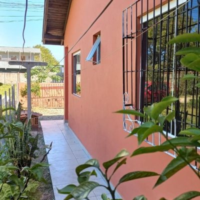 Casa Residencial com 60m², 2 quartos, 1 garagem, no bairro São João Do Rio Vermelho em Florianópolis