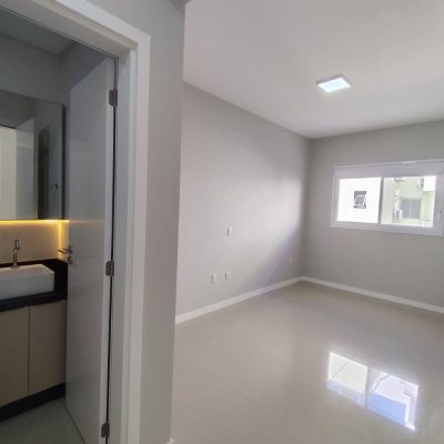 Apartamentos com 71m², 2 quartos, 1 suíte, 1 garagem, no bairro Ingleses do Rio Vermelho em Florianópolis