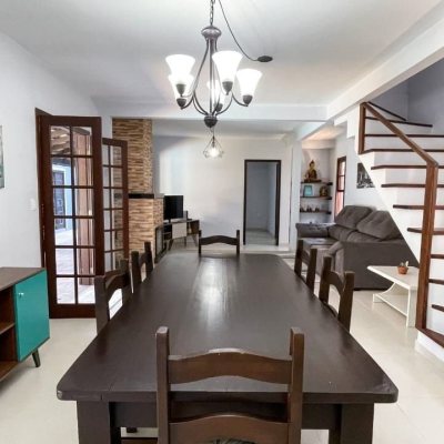 Casa Residencial com 340m², 3 quartos, 1 suíte, 2 garagens, no bairro Rio Tavares em Florianópolis