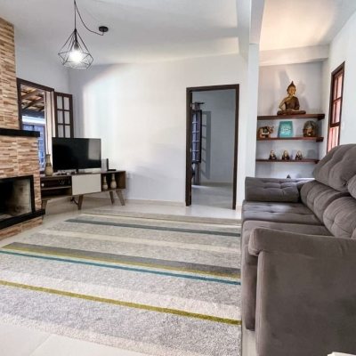 Casa Residencial com 340m², 3 quartos, 1 suíte, 2 garagens, no bairro Rio Tavares em Florianópolis