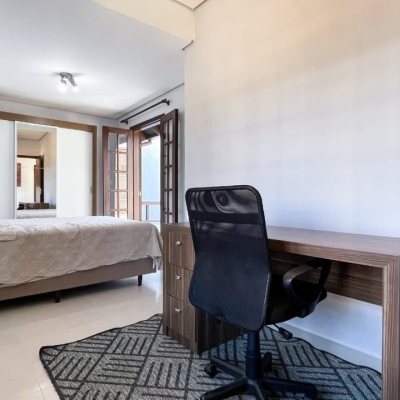 Casa Residencial com 340m², 3 quartos, 1 suíte, 2 garagens, no bairro Rio Tavares em Florianópolis