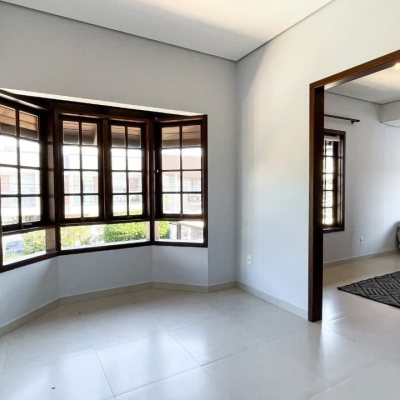 Casa Residencial com 340m², 3 quartos, 1 suíte, 2 garagens, no bairro Rio Tavares em Florianópolis