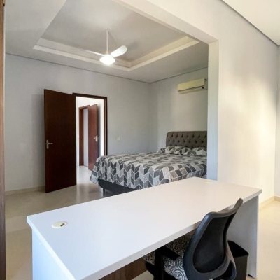 Casa Residencial com 340m², 3 quartos, 1 suíte, 2 garagens, no bairro Rio Tavares em Florianópolis