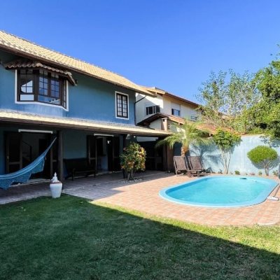 Casa Residencial com 340m², 3 quartos, 1 suíte, 2 garagens, no bairro Rio Tavares em Florianópolis