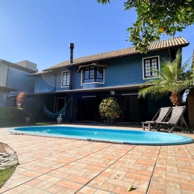 Casa Residencial com 340m², 3 quartos, 1 suíte, 2 garagens, no bairro Rio Tavares em Florianópolis