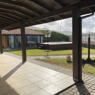 Casa Residencial com 316m², 7 quartos, 4 suítes, 2 garagens, no bairro Armação Do Pântano Do Sul em Florianópolis