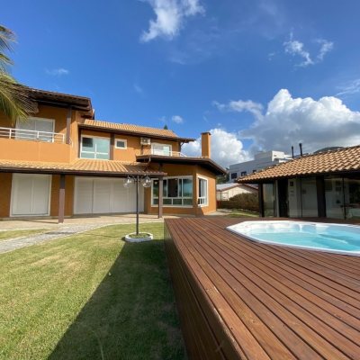 Casa Residencial com 316m², 7 quartos, 4 suítes, 2 garagens, no bairro Armação Do Pântano Do Sul em Florianópolis