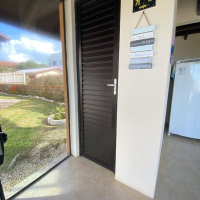 Casa Residencial com 316m², 7 quartos, 4 suítes, 2 garagens, no bairro Armação Do Pântano Do Sul em Florianópolis