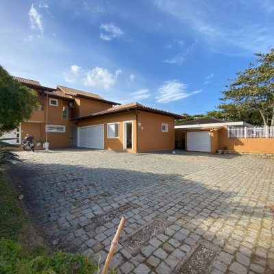 Casa Residencial com 316m², 7 quartos, 4 suítes, 2 garagens, no bairro Armação Do Pântano Do Sul em Florianópolis