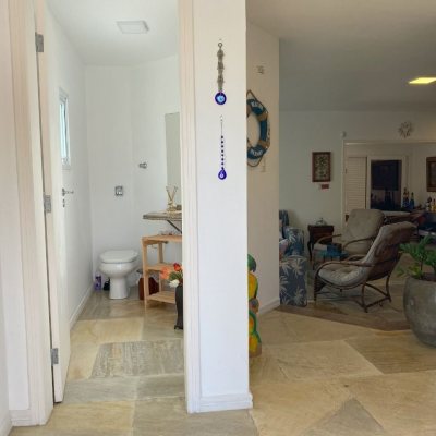 Casa Residencial com 316m², 7 quartos, 4 suítes, 2 garagens, no bairro Armação Do Pântano Do Sul em Florianópolis