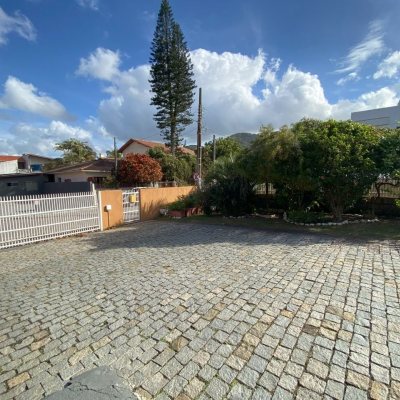 Casa Residencial com 316m², 7 quartos, 4 suítes, 2 garagens, no bairro Armação Do Pântano Do Sul em Florianópolis