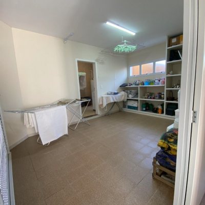 Casa Residencial com 316m², 7 quartos, 4 suítes, 2 garagens, no bairro Armação Do Pântano Do Sul em Florianópolis