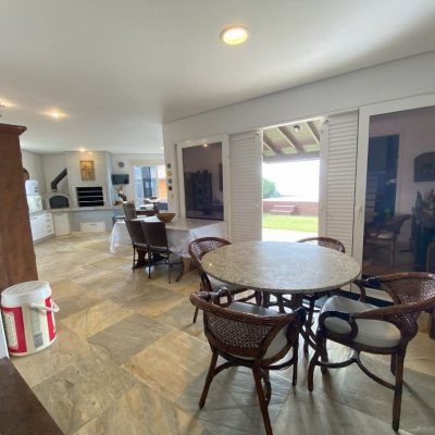 Casa Residencial com 316m², 7 quartos, 4 suítes, 2 garagens, no bairro Armação Do Pântano Do Sul em Florianópolis