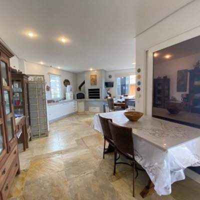 Casa Residencial com 316m², 7 quartos, 4 suítes, 2 garagens, no bairro Armação Do Pântano Do Sul em Florianópolis