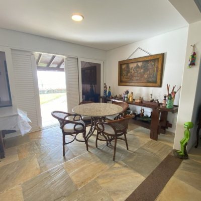 Casa Residencial com 316m², 7 quartos, 4 suítes, 2 garagens, no bairro Armação Do Pântano Do Sul em Florianópolis