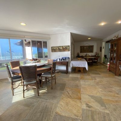 Casa Residencial com 316m², 7 quartos, 4 suítes, 2 garagens, no bairro Armação Do Pântano Do Sul em Florianópolis