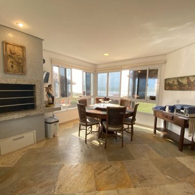 Casa Residencial com 316m², 7 quartos, 4 suítes, 2 garagens, no bairro Armação Do Pântano Do Sul em Florianópolis