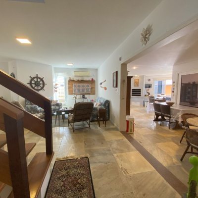 Casa Residencial com 316m², 7 quartos, 4 suítes, 2 garagens, no bairro Armação Do Pântano Do Sul em Florianópolis