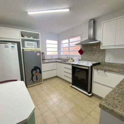 Casa Residencial com 316m², 7 quartos, 4 suítes, 2 garagens, no bairro Armação Do Pântano Do Sul em Florianópolis