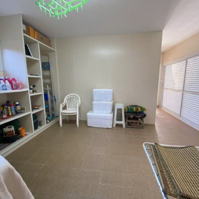 Casa Residencial com 316m², 7 quartos, 4 suítes, 2 garagens, no bairro Armação Do Pântano Do Sul em Florianópolis