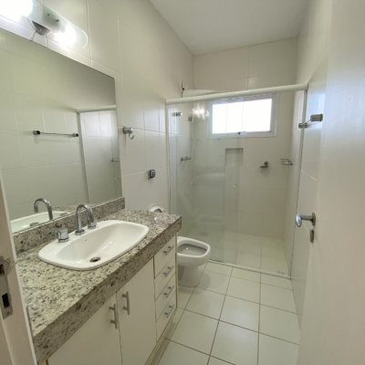 Casa Residencial com 316m², 7 quartos, 4 suítes, 2 garagens, no bairro Armação Do Pântano Do Sul em Florianópolis