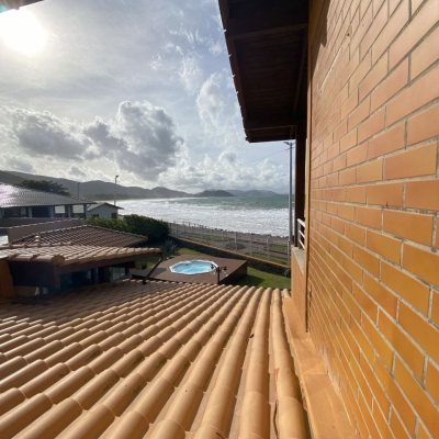 Casa Residencial com 316m², 7 quartos, 4 suítes, 2 garagens, no bairro Armação Do Pântano Do Sul em Florianópolis