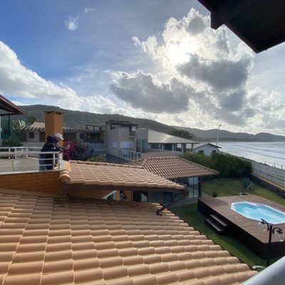 Casa Residencial com 316m², 7 quartos, 4 suítes, 2 garagens, no bairro Armação Do Pântano Do Sul em Florianópolis